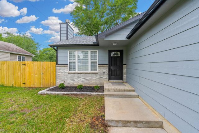 6527 N Scottsville St, Park City, KS 67219
