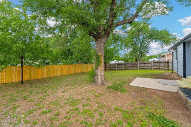 6527 N Scottsville St, Park City, KS 67219