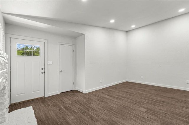 826 King Albert ST B, Austin, TX 78745