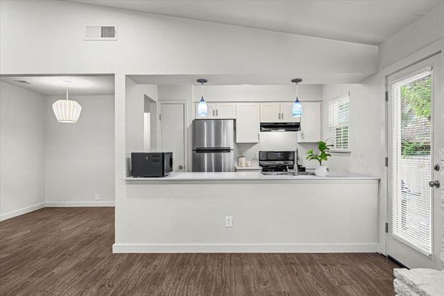 826 King Albert ST B, Austin, TX 78745