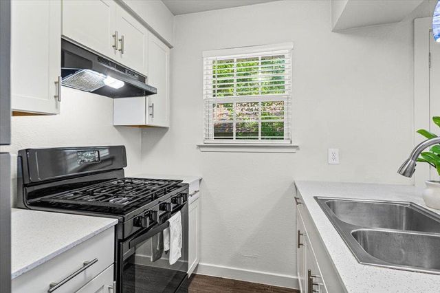 826 King Albert ST B, Austin, TX 78745