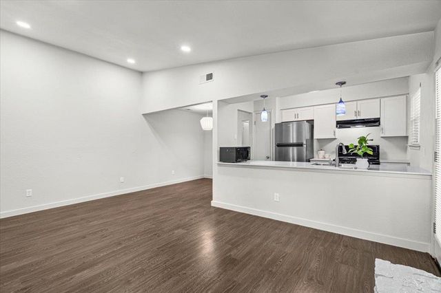 826 King Albert ST B, Austin, TX 78745