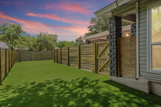 826 King Albert ST B, Austin, TX 78745