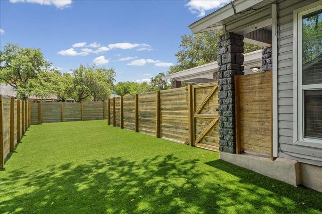 826 King Albert ST B, Austin, TX 78745