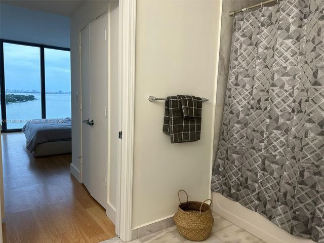 601 NE 36th St 1009, Miami, FL 33137