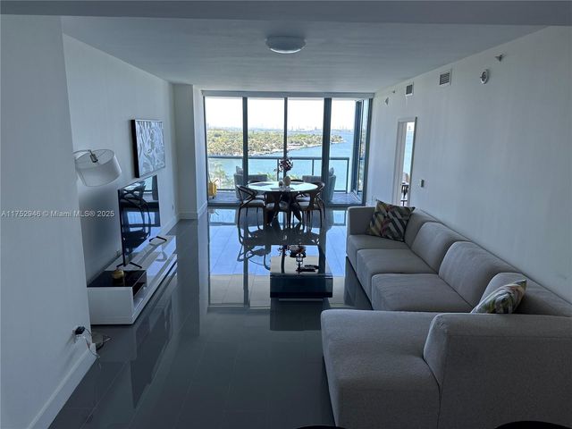 601 NE 36th St 1009, Miami, FL 33137