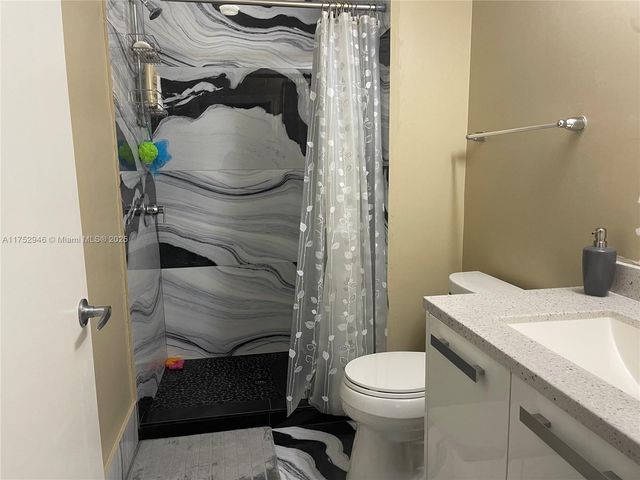 601 NE 36th St 1009, Miami, FL 33137