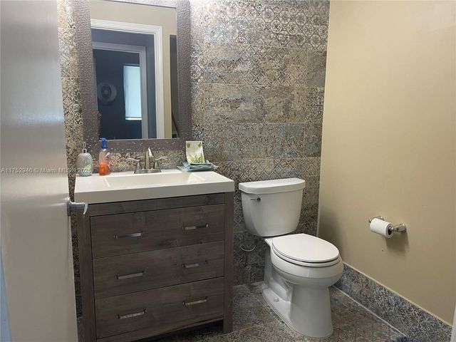 601 NE 36th St 1009, Miami, FL 33137