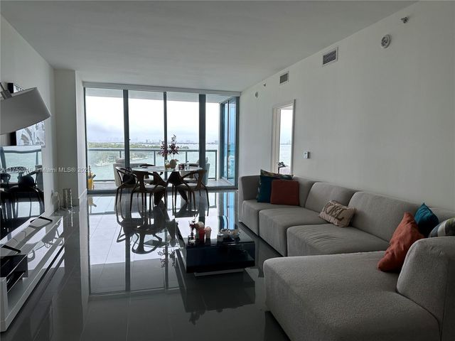 601 NE 36th St 1009, Miami, FL 33137