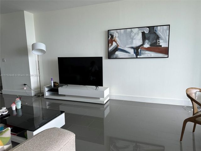 601 NE 36th St 1009, Miami, FL 33137