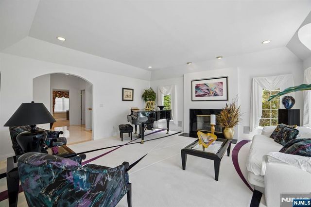 114 Valley Road, Allendale, NJ 07401