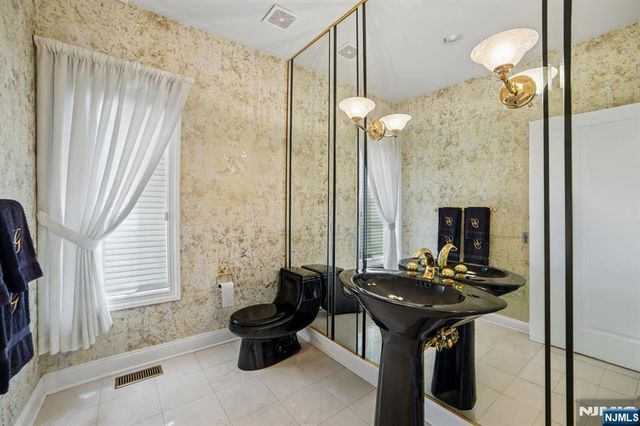114 Valley Road, Allendale, NJ 07401