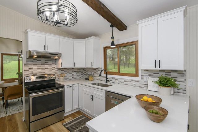 W296N575 Bryn DRIVE, Waukesha, WI 53188