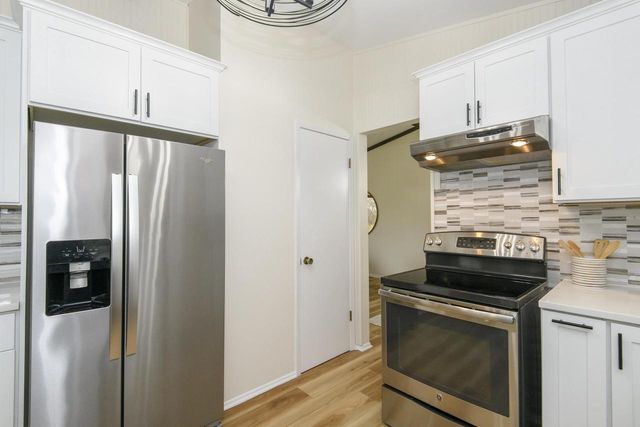 W296N575 Bryn DRIVE, Waukesha, WI 53188