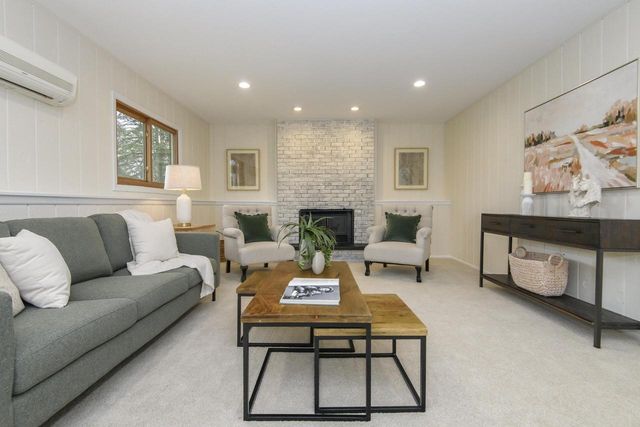 W296N575 Bryn DRIVE, Waukesha, WI 53188