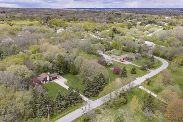 W296N575 Bryn DRIVE, Waukesha, WI 53188