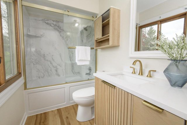 W296N575 Bryn DRIVE, Waukesha, WI 53188
