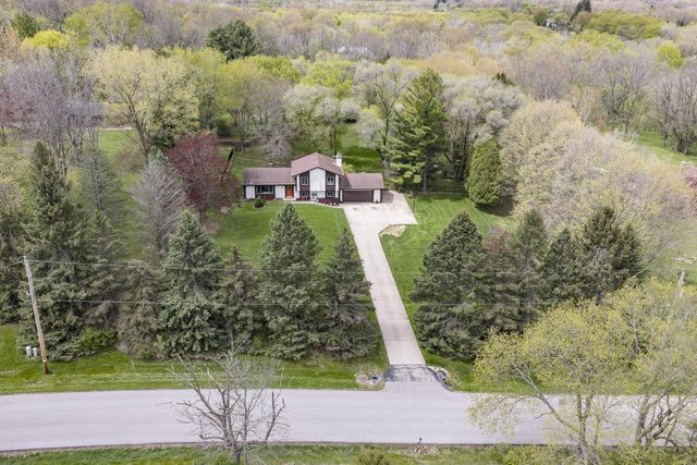 W296N575 Bryn DRIVE, Waukesha, WI 53188