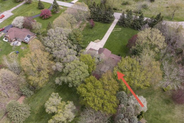 W296N575 Bryn DRIVE, Waukesha, WI 53188