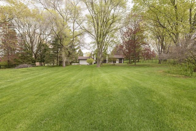 W296N575 Bryn DRIVE, Waukesha, WI 53188