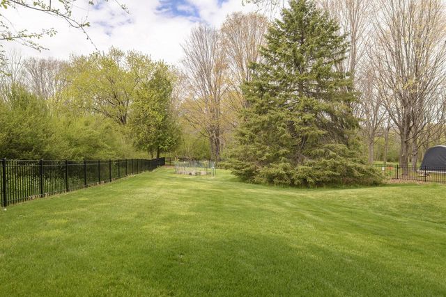 W296N575 Bryn DRIVE, Waukesha, WI 53188