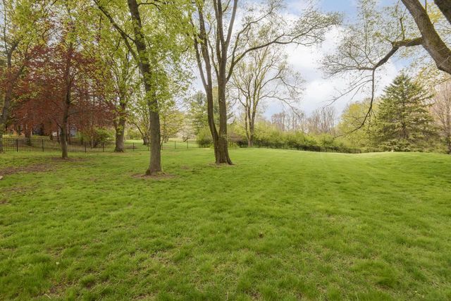 W296N575 Bryn DRIVE, Waukesha, WI 53188