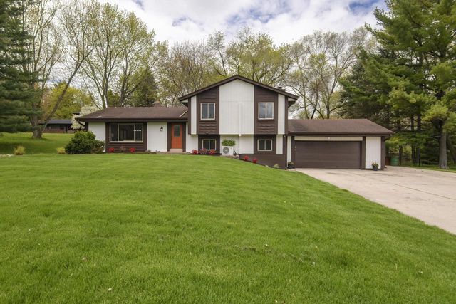 W296N575 Bryn DRIVE, Waukesha, WI 53188