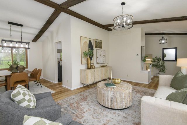 W296N575 Bryn DRIVE, Waukesha, WI 53188