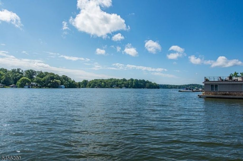320 Lakeside Ave, Hopatcong Boro, NJ 07821 — exterior