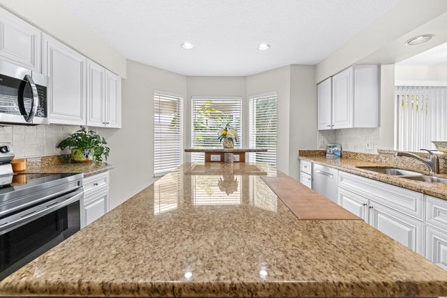 218 W Canterbury Dr W W, Palm Beach Gardens, FL 33418