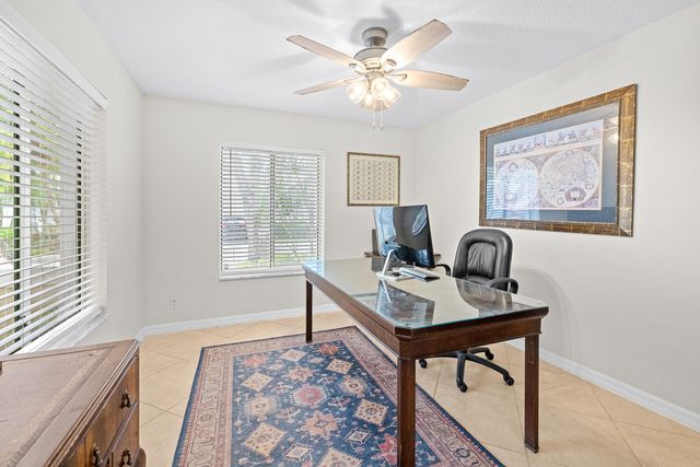 218 W Canterbury Dr W W, Palm Beach Gardens, FL 33418