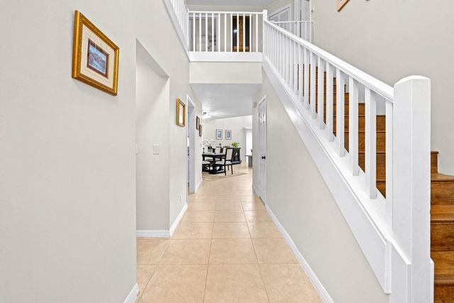 218 W Canterbury Dr W W, Palm Beach Gardens, FL 33418