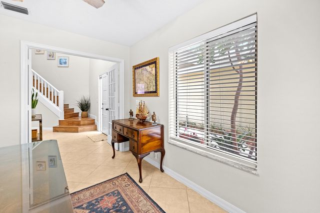 218 W Canterbury Dr W W, Palm Beach Gardens, FL 33418