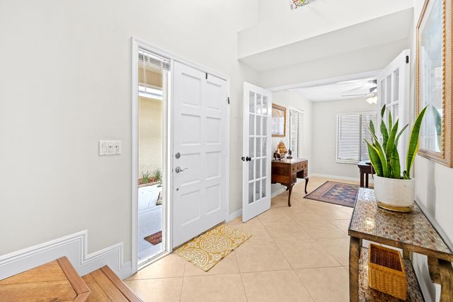 218 W Canterbury Dr W W, Palm Beach Gardens, FL 33418