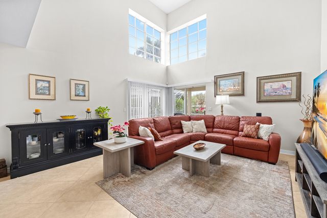 218 W Canterbury Dr W W, Palm Beach Gardens, FL 33418