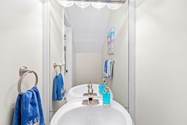 218 W Canterbury Dr W W, Palm Beach Gardens, FL 33418