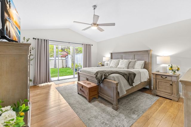 218 W Canterbury Dr W W, Palm Beach Gardens, FL 33418