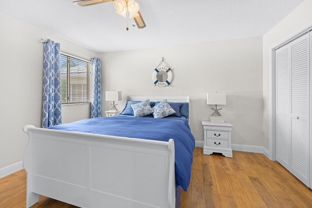 218 W Canterbury Dr W W, Palm Beach Gardens, FL 33418