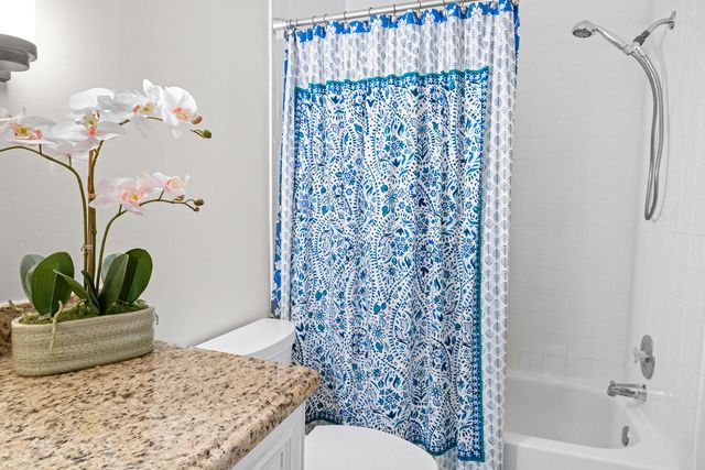 218 W Canterbury Dr W W, Palm Beach Gardens, FL 33418