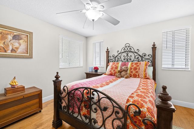 218 W Canterbury Dr W W, Palm Beach Gardens, FL 33418