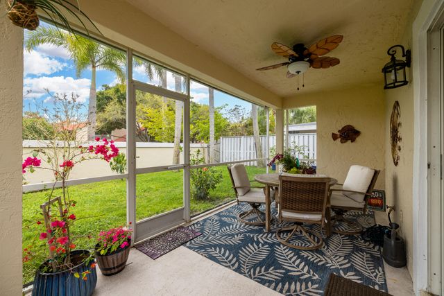 218 W Canterbury Dr W W, Palm Beach Gardens, FL 33418