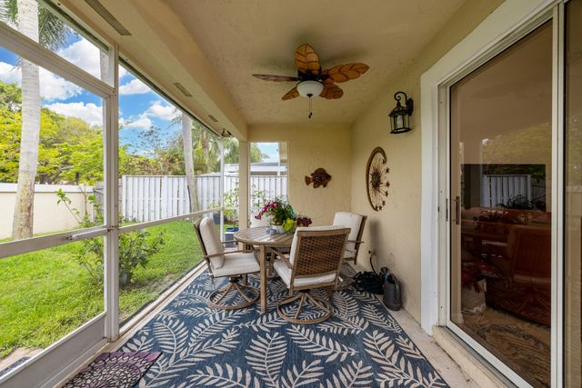 218 W Canterbury Dr W W, Palm Beach Gardens, FL 33418