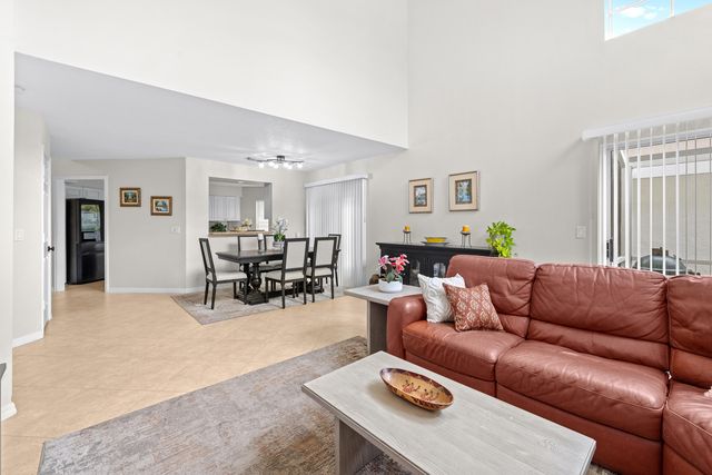 218 W Canterbury Dr W W, Palm Beach Gardens, FL 33418