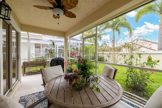 218 W Canterbury Dr W W, Palm Beach Gardens, FL 33418