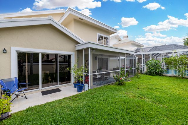 218 W Canterbury Dr W W, Palm Beach Gardens, FL 33418