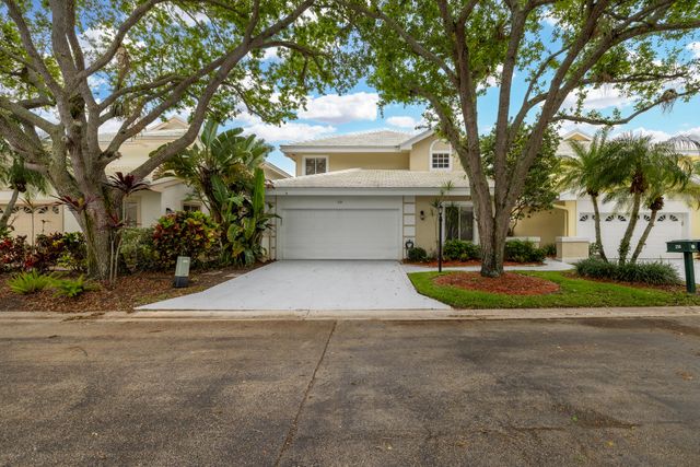 218 W Canterbury Dr W W, Palm Beach Gardens, FL 33418