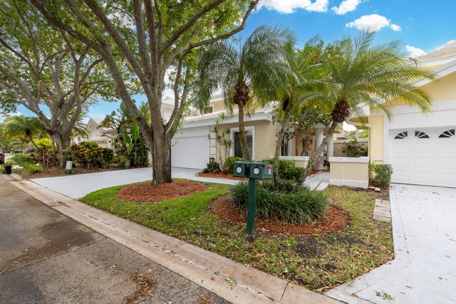 218 W Canterbury Dr W W, Palm Beach Gardens, FL 33418