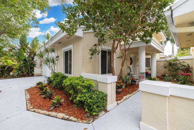 218 W Canterbury Dr W W, Palm Beach Gardens, FL 33418