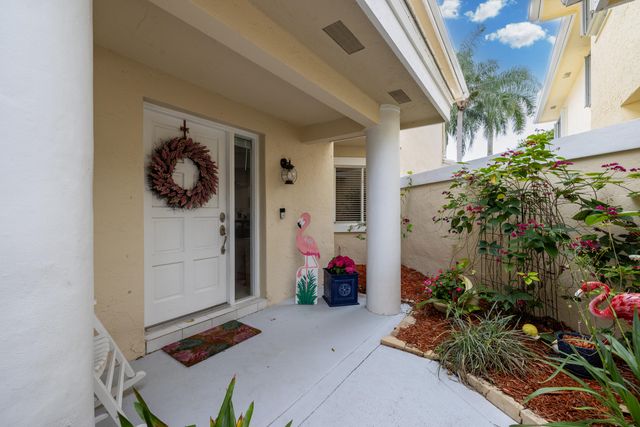 218 W Canterbury Dr W W, Palm Beach Gardens, FL 33418