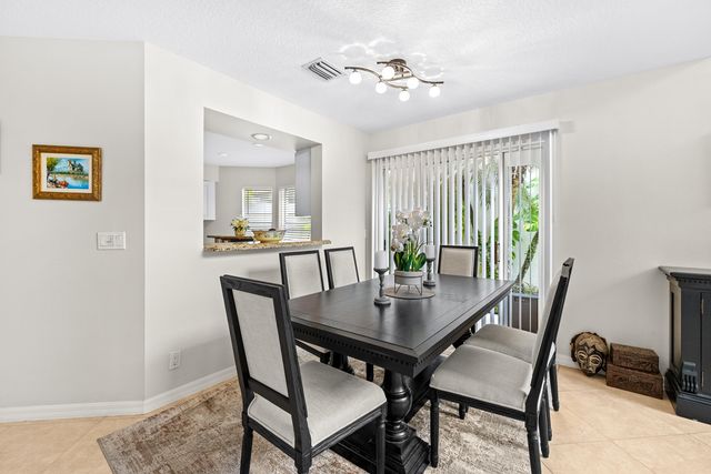 218 W Canterbury Dr W W, Palm Beach Gardens, FL 33418